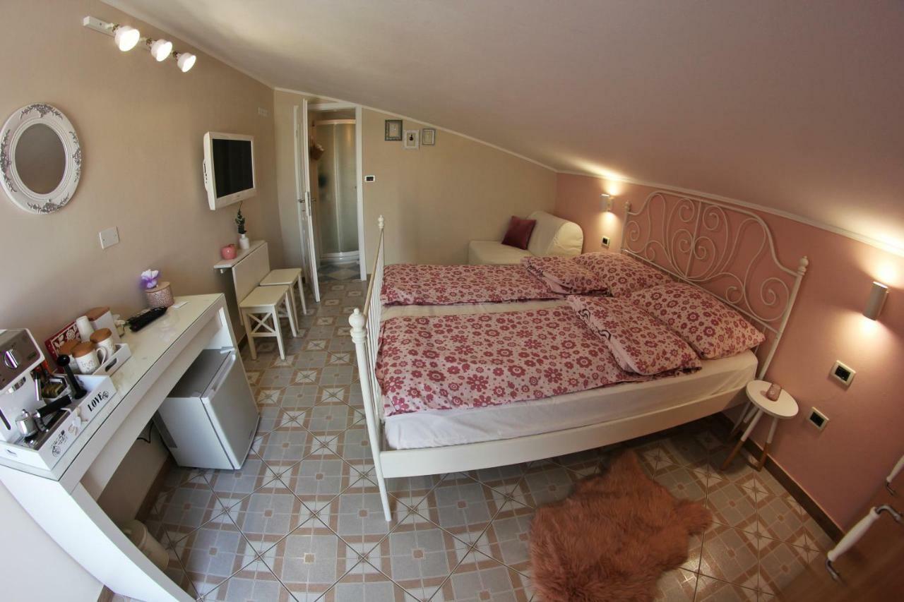 Room And Apartment Doris Lovrečica Exterior foto